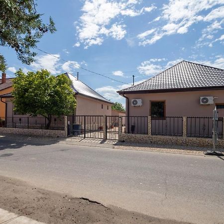 Ferienwohnung Ivanhoe Apartman Nyírbátor Exterior foto