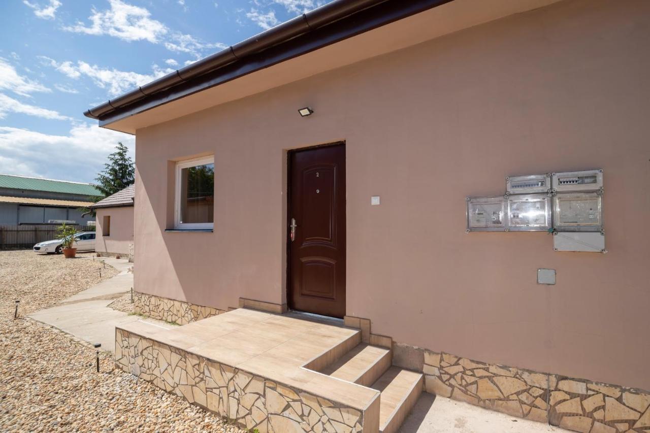 Ferienwohnung Ivanhoe Apartman Nyírbátor Exterior foto